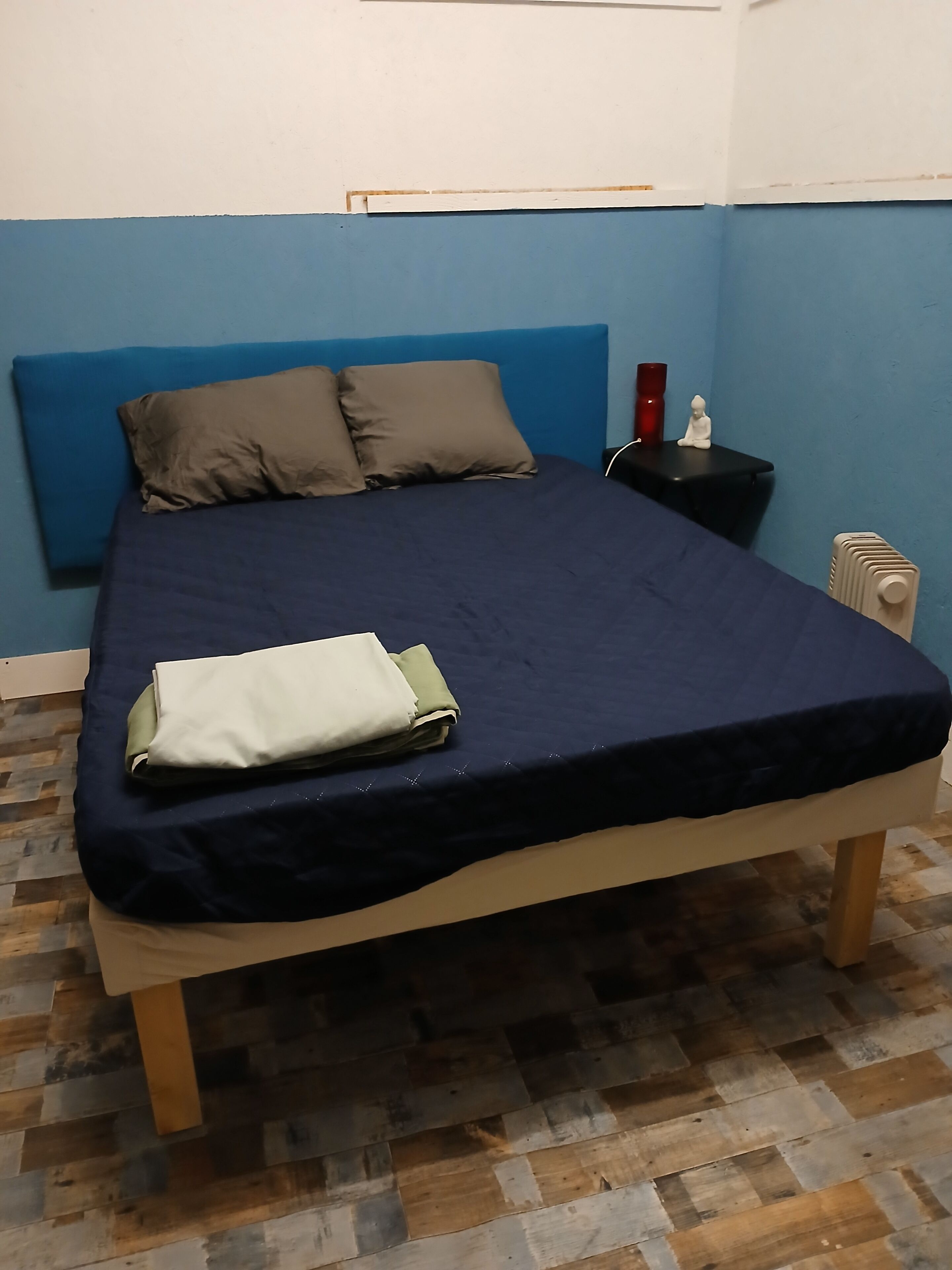 Internet, bed sheets