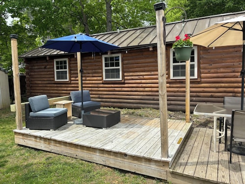 Cabin with big fenced yard-firepit-walking distance to Sacandaga lake- pets ok