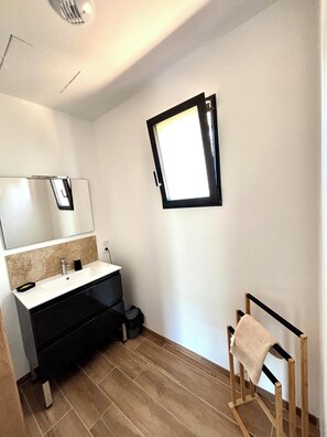Interior - Apartment between sea and mountains, T2 new, all comfort, in Ocana, Corsica (OCANA)