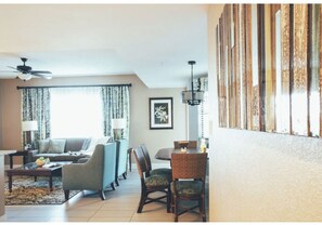 Living area - Resort with 2 bedrooms, River Island View close to Disney (Kissimmee)