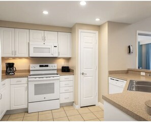 Private kitchen - Resort with 2 bedrooms, River Island View close to Disney (Kissimmee)