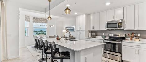 Micro-ondes, four, plaque de cuisson, lave-vaisselle