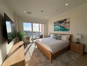 In-room safe, iron/ironing board, travel cot, free WiFi - EAGLE BEACH-Luxury condo at LeVent with 5th floor ocean views (Eagle Beach, Oranjestad)