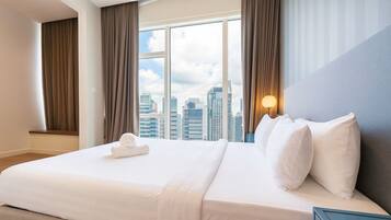 Apartemen Standar, 2 kamar tidur, pemandangan kota | Brankas, meja kerja, ruang kerja ramah laptop, dan setrika/meja setrika