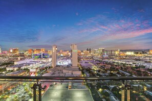 View from property - Luxury Strip-View Studio • No Resort Fees • Free Parking! (Las Vegas)