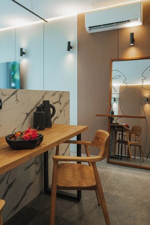 Deluxe Studio, Poolside | Egyptian cotton sheets, premium bedding, desk, blackout drapes - Awwa Boutique Hotel (Canggu)