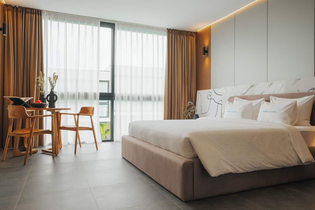 Deluxe Studio, Pool View