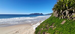 Beach - Nice Studio in Campeche, Florianopolis, with Garden and Parking (Florianópolis)