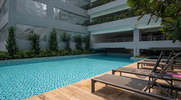 2 outdoor pools - Neu suites (Kuala Lumpur)