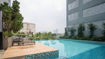 2 kolam renang terbuka