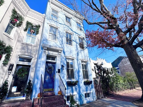 Cozy 1-bedroom in Old Town center with kitchenette & parking pass