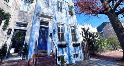 Cozy 1-bedroom in Old Town center with kitchenette & parking pass