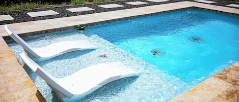 Una piscina techada, una piscina climatizada