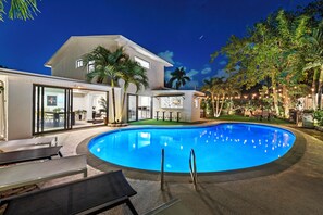 Pool - Villa Azur 8BR Outdoor Oasis with Poolside Bar (Miami)