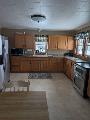 Tranquil 3-bedroom farmhouse with AC in charming Hurley