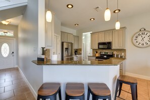 Micro-ondas, fogão, cooktop, lava-louças