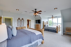 5 bedrooms, iron/ironing board, WiFi, bed sheets