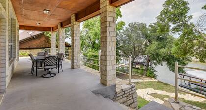 Spacious 5-bedroom Lake-Front house in charming Granbury with Dock