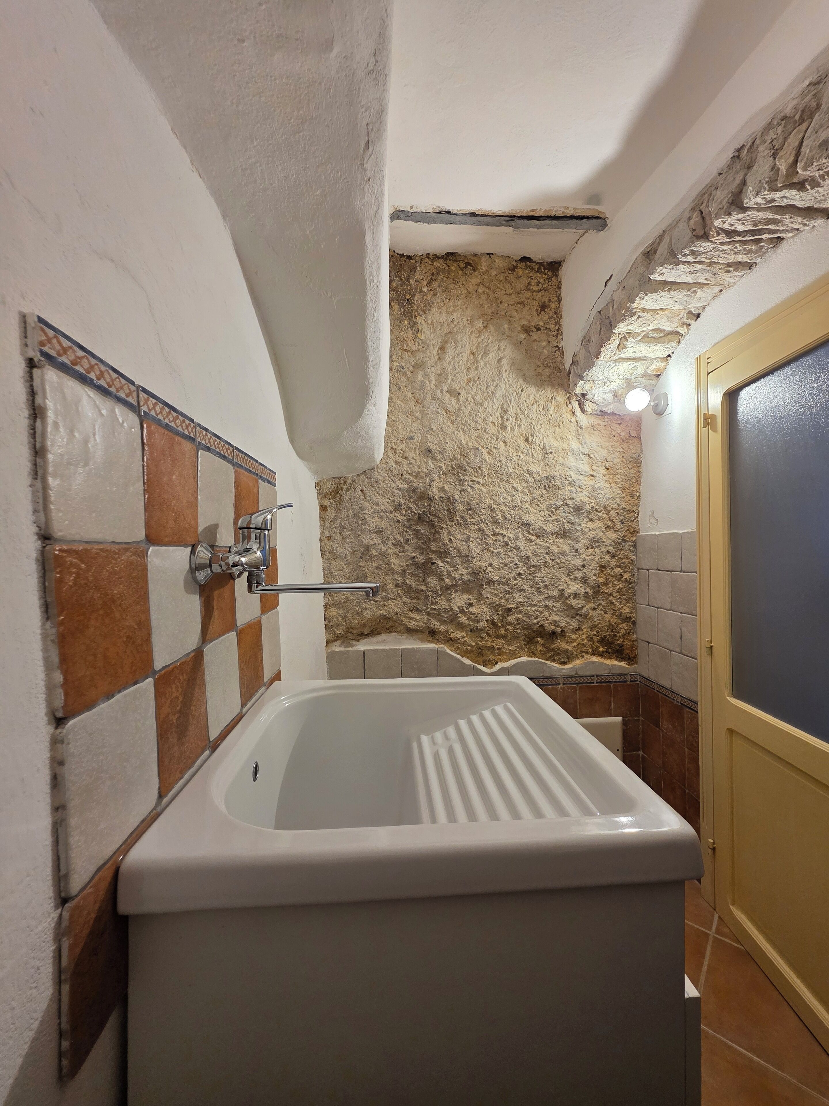 Bruser, hårtørrer, bidet, håndklæder