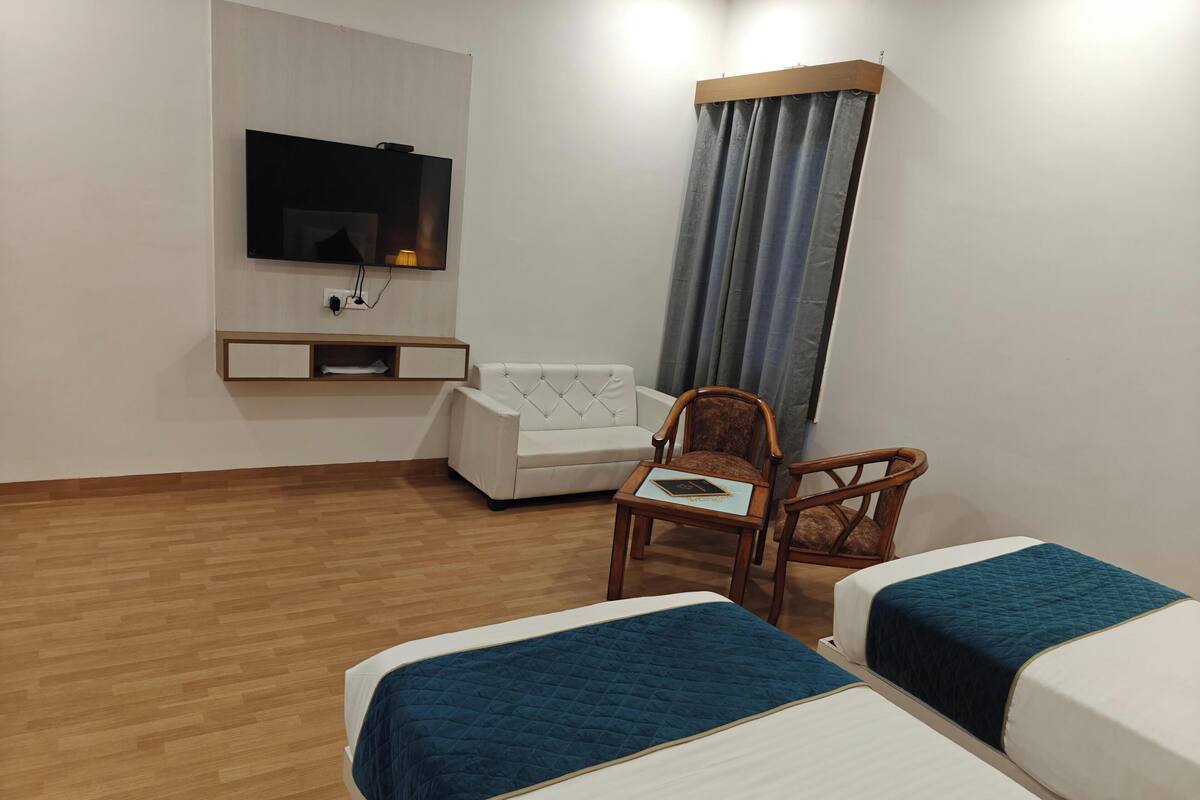 Luxury Studio, Garden View | In-room safe, desk, laptop workspace, blackout drapes