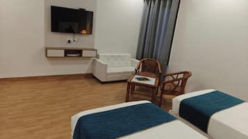 Luxury Studio, Garden View | In-room safe, desk, laptop workspace, blackout drapes