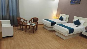 奢華開放式客房, 花園景 | 房內夾萬、書桌、手提電腦工作空間、遮光窗簾/窗簾