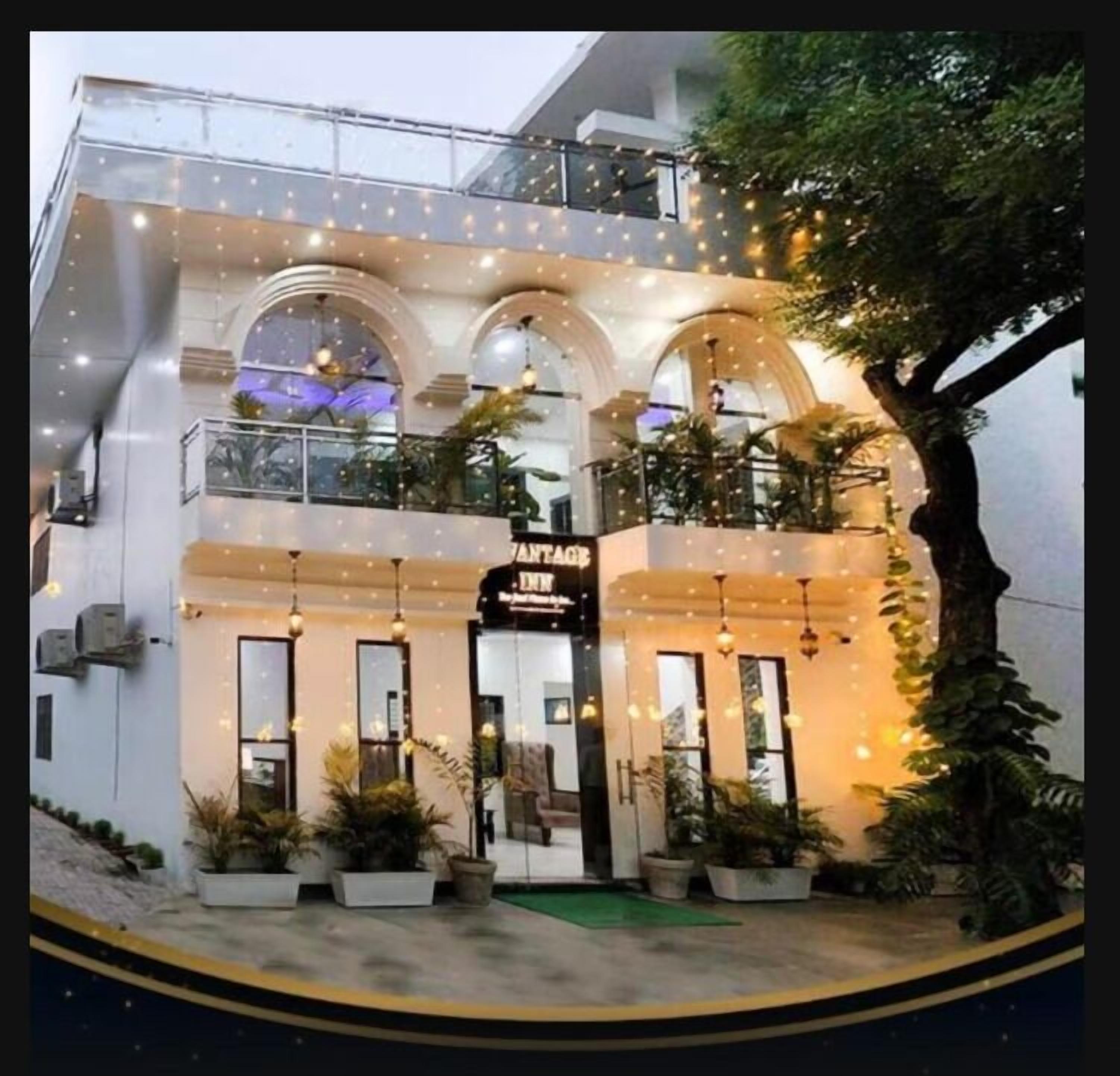 Deluxe Double or Twin Room | Bathroom | Shower, slippers, towels, soap