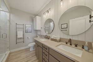 Shower, hair dryer, towels, soap - Top floor bay front condo with amazing views and sunsets that are gorgeous! (Galveston)