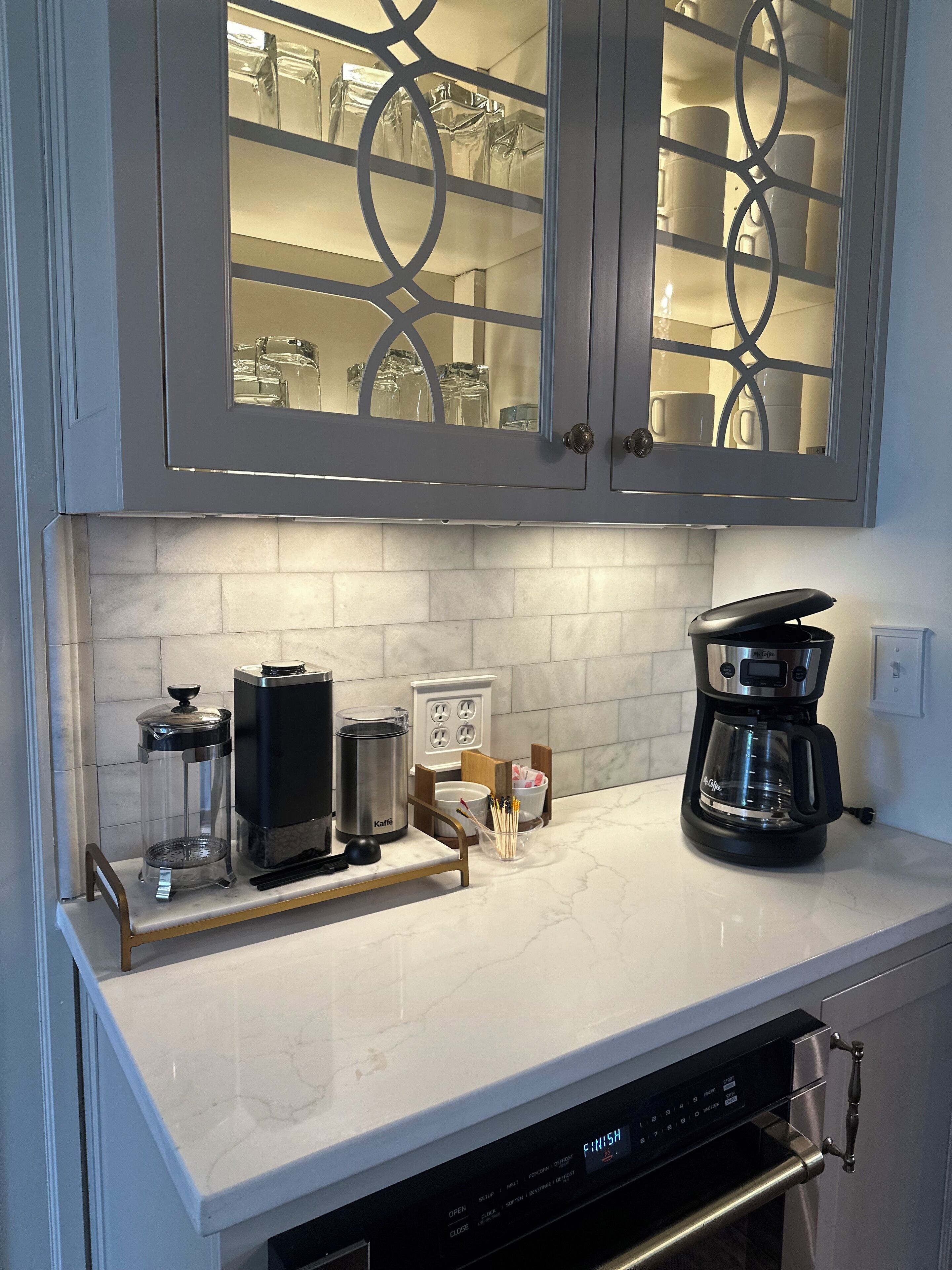 Microondas, horno, parrilla de estufa y lavavajillas 