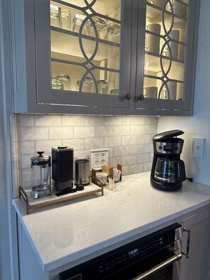 ميكروويف، فرن، موقد طهي مسطح، غسالة أطباق