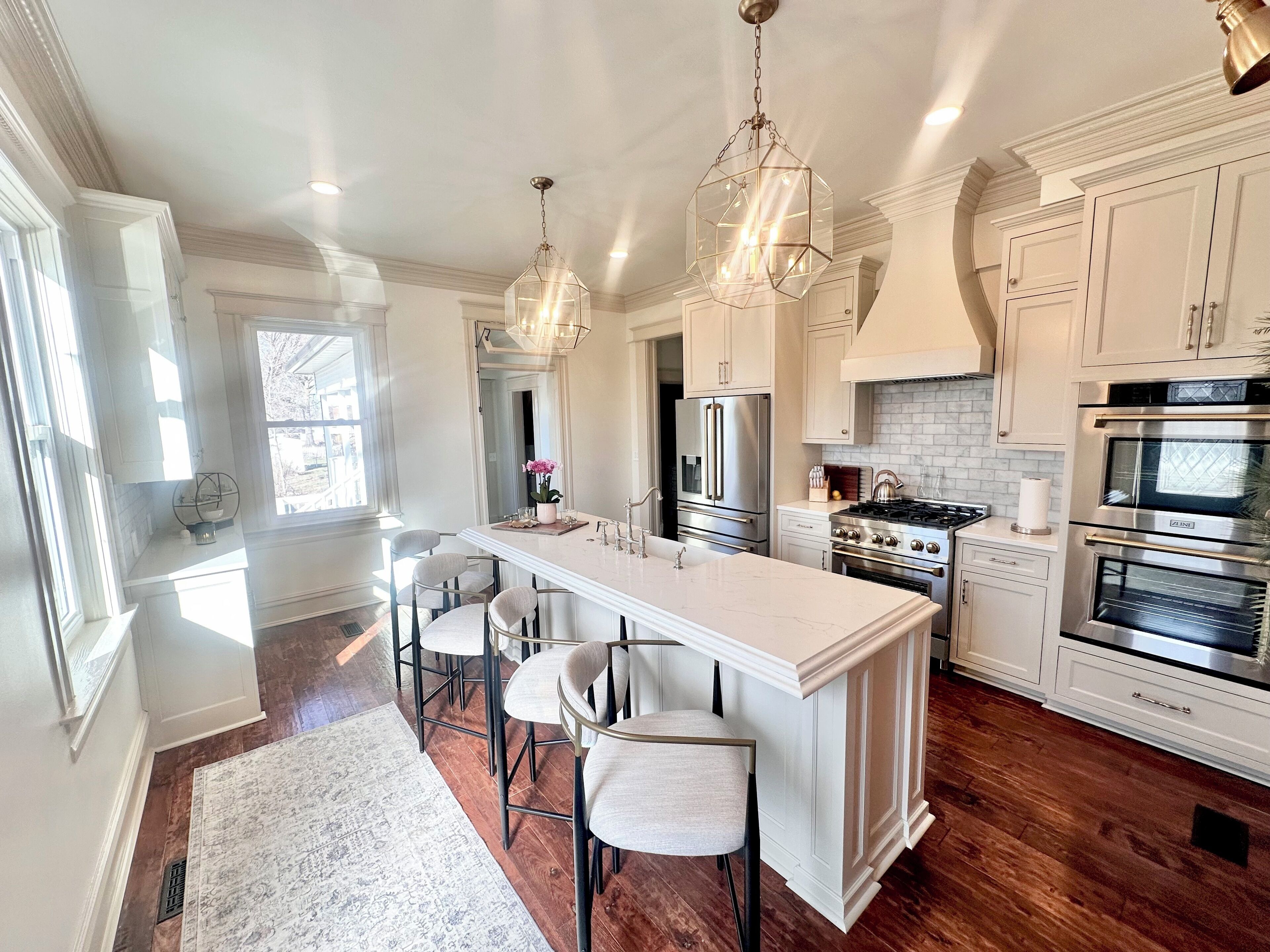 Microondas, horno, placa de cocina y lavavajillas