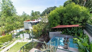 A residential area with a swimming pool, wooden deck, and surrounding greenery. - Mata e' Plátano Guest House Suite (Mata de Platano)