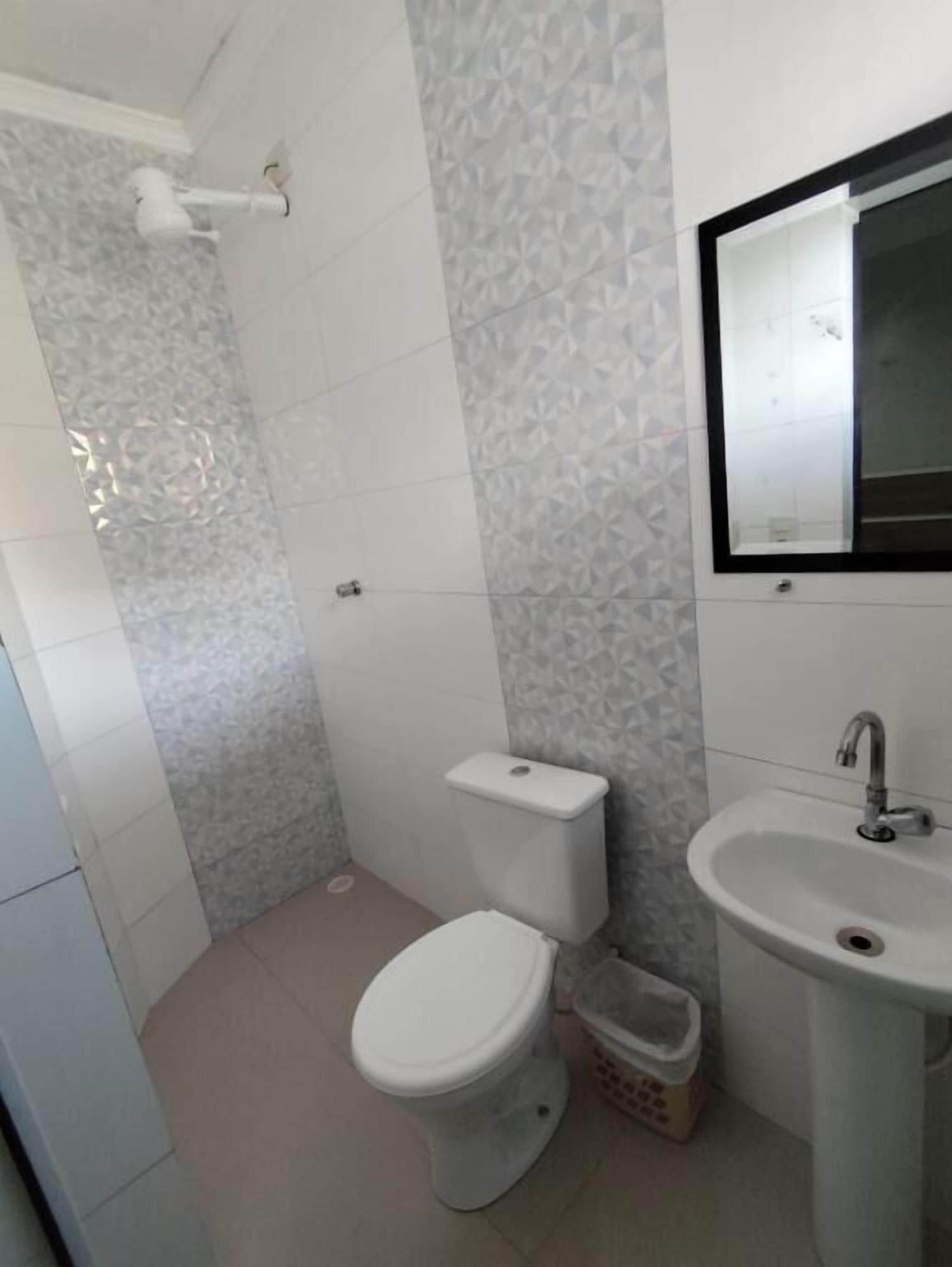 淋浴设施、毛巾、肥皂、卫生纸