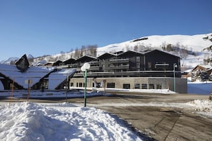 Exterior - Ski lifts base, fitness, swimming pool, sauna, hammam, balcony, tv, ski locker, 61m², Les 2 Alpes (Les Deux Alpes)