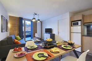 Dining - Ski lifts base, fitness, swimming pool, sauna, hammam, balcony, tv, ski locker, 61m², Les 2 Alpes (Les Deux Alpes)