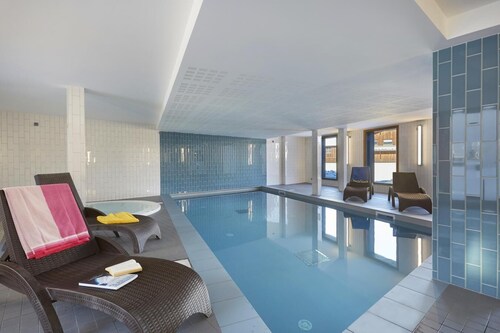 Ski lifts base, fitness, swimming pool, sauna, hammam, balcony, tv, ski locker, 61m², Les 2 Alpes