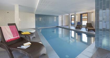 Ski lifts base, fitness, swimming pool, sauna, hammam, balcony, tv, ski locker, 61m², Les 2 Alpes