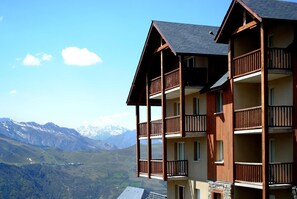 Exterior - 50m from shops, swimming pool, parking, tv, ski locker, 32m², Peyragudes (Germ)