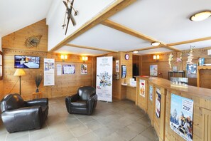 Lobby - 50m from shops, swimming pool, parking, tv, ski locker, 32m², Peyragudes (Germ)