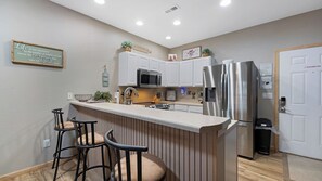 Coffee/tea maker, fridge, microwave, oven - Wow Views! Robin’s Resort-Unit 232•3BR•2 Pools•Boat Slip (Osage Beach)