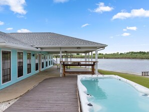 Bain à remous extérieur