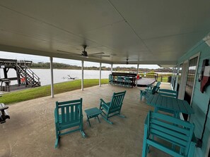 Outdoor dining - Matagorda-Stunning Waterfront Views-Swim Spa-Pier-Relax (Matagorda)