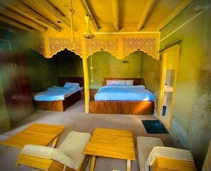 Sistema de insonorización, tabla de planchar con plancha, wifi gratis