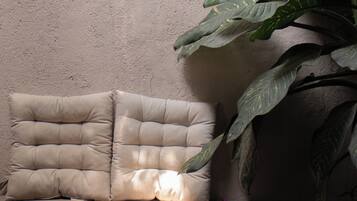 Deluxe Room, Courtyard View | Egyptian cotton sheets, premium bedding, down duvets, in-room safe