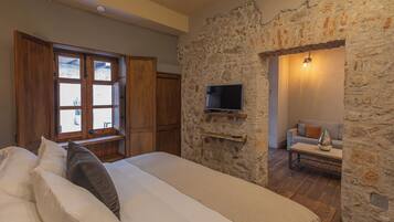 Superior Suite | Egyptian cotton sheets, premium bedding, down duvets, in-room safe