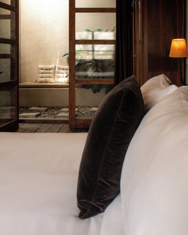 Deluxe Room, Courtyard View | Egyptian cotton sheets, premium bedding, down comforters, in-room safe