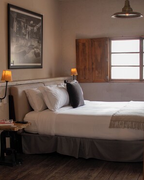 Deluxe Room, Courtyard View | In-room safe, blackout drapes, iron/ironing board, free WiFi