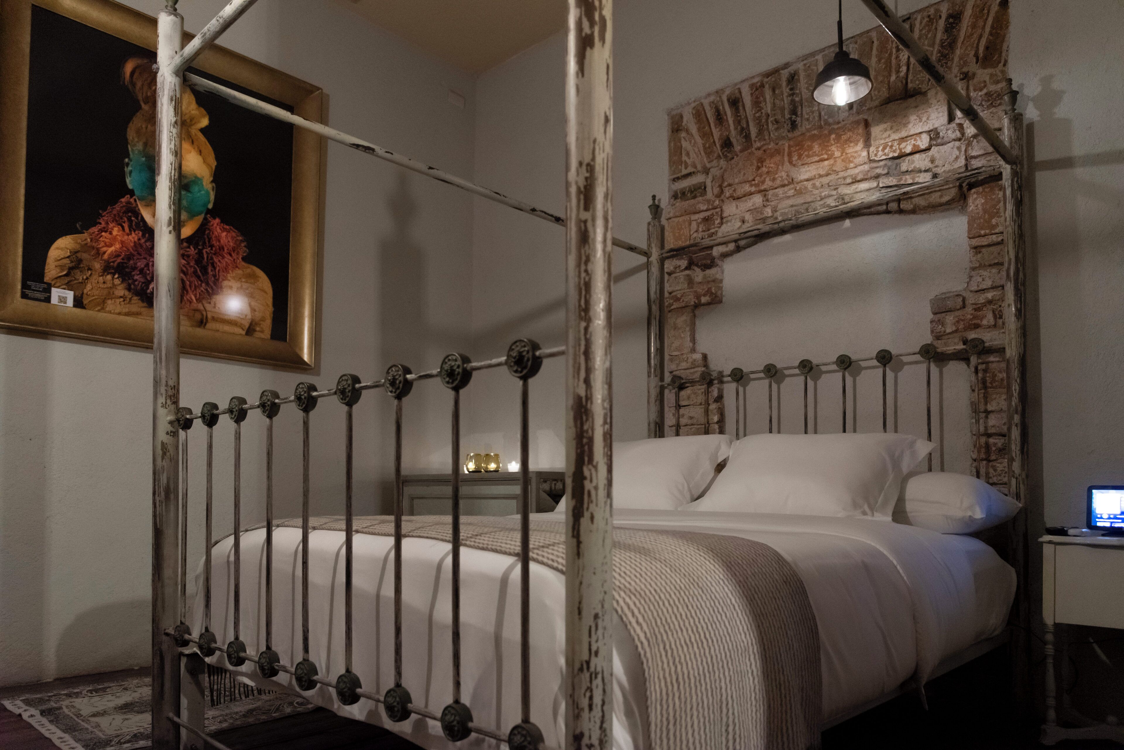 Comfort Room | Egyptian cotton sheets, premium bedding, down comforters, in-room safe