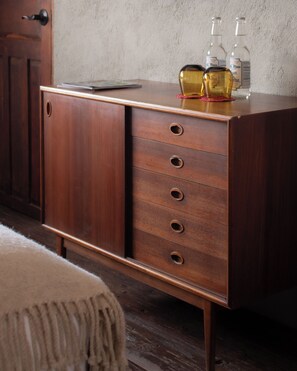 Deluxe Room, Courtyard View | Egyptian cotton sheets, premium bedding, down comforters, in-room safe