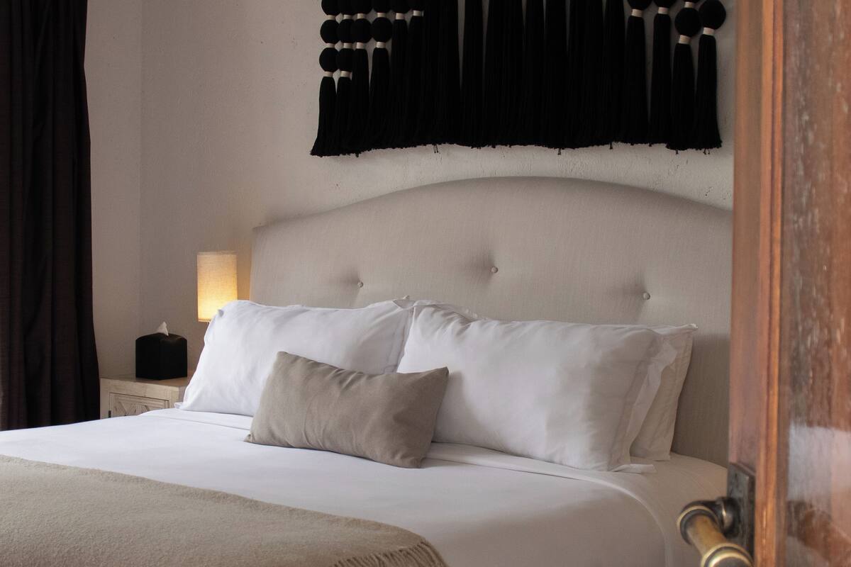 Deluxe Room, Courtyard View | Egyptian cotton sheets, premium bedding, down duvets, in-room safe